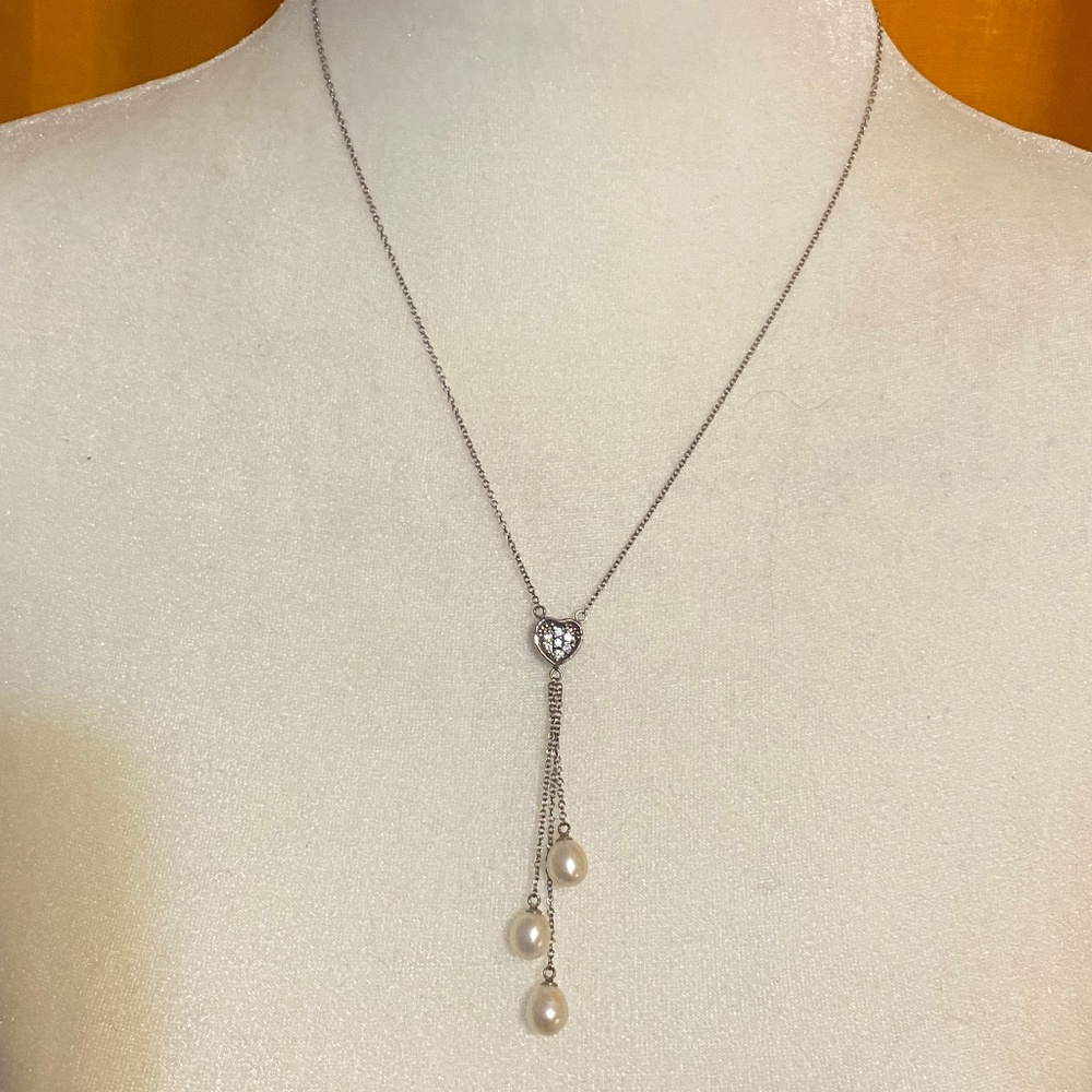 Sterling silver & Pearl lariat style heart necklace. 925 stamped